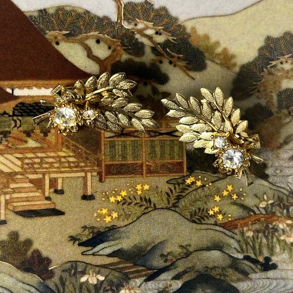 Sarah Coventry Gold Leaf Rhinestone Vintage Earrings - Picture 2 of 5